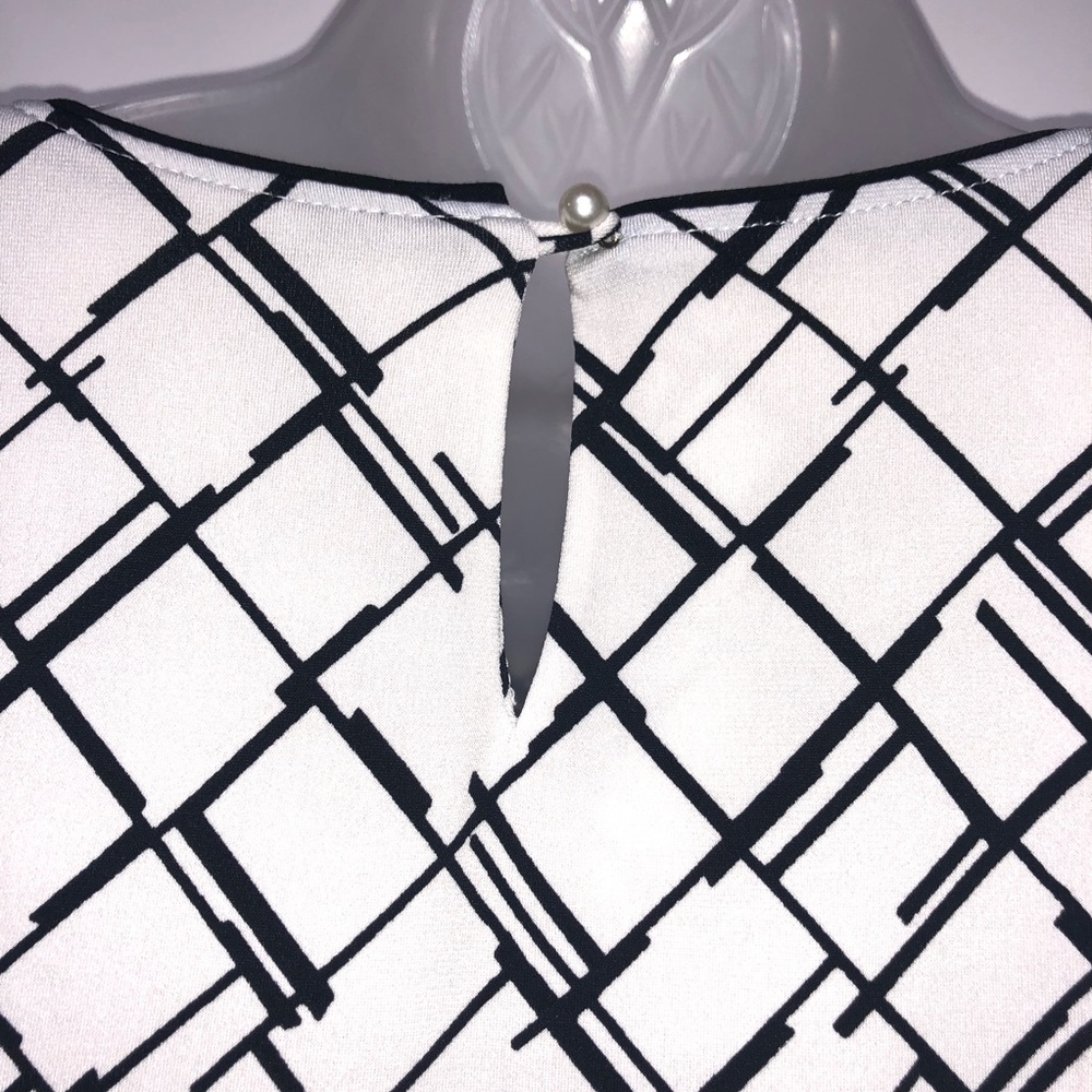 Karl Lagerfeld Black and White 3/4 sleeve top - Picture 5 of 6